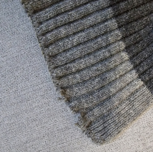 Eddie Bauer gray/red/navy color-block scarf - Picture 5 of 5